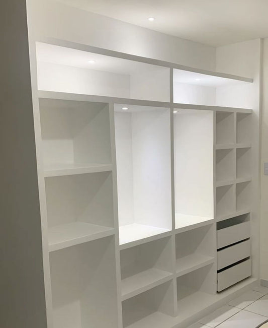 GUARDA ROUPA EM GESSO